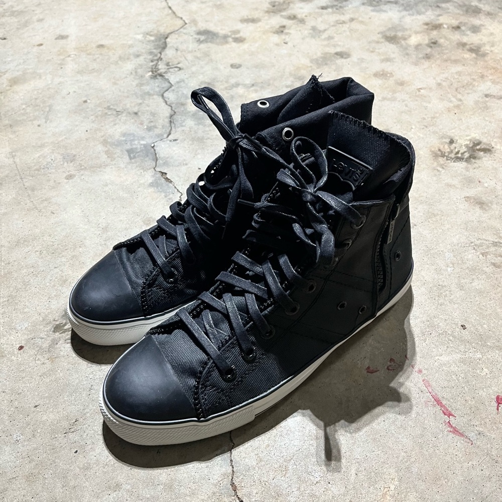 LEVI SHOES FOR MEN SIZE 10
OPEN TO OFFERS